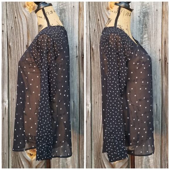 Sheer Blouse Black White Dot Print Old Navy Size XS Georgette Key Hole Flowy EUC - Picture 2 of 7